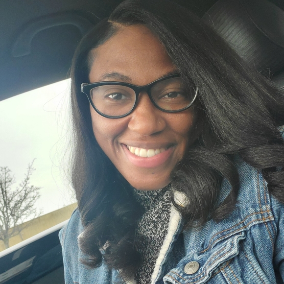 Meet your Posher, Lisa - Picture 1 of 1